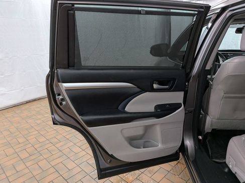 Used 2016 Toyota Highlander XLE AWD/4WD image 22