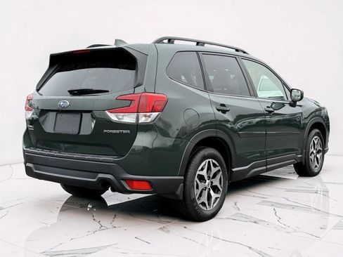 Used 2022 Subaru Forester Premium image 3