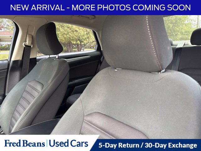 Used 2017 Ford Fusion SE w/ Fusion SE Technology Package FWD image 10