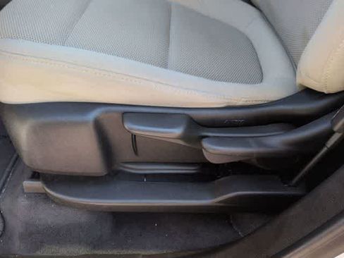 Used 2023 Chevrolet Traverse LS FWD image 17
