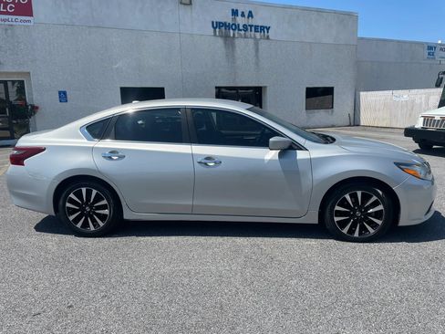 Used 2018 Nissan Altima 2.5 SV FWD image 16