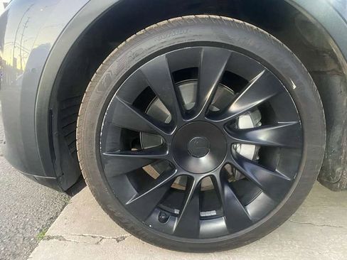 Used 2022 Tesla Model Y Long Range image 21