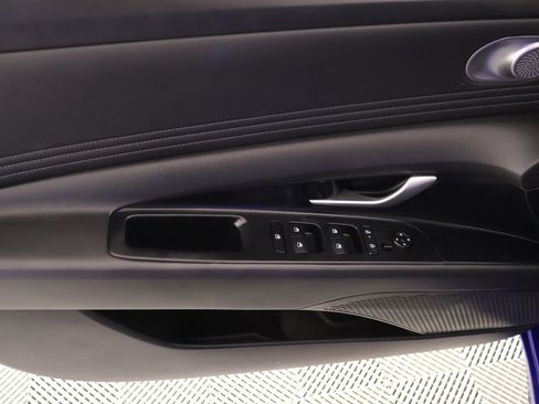 Certified 2025 Hyundai Elantra SEL image 17