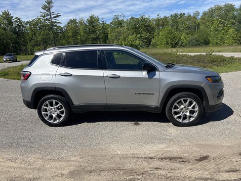 Used 2022 Jeep Compass Latitude AWD/4WD image 4
