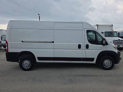 Used 2024 RAM ProMaster 2500 w/ Convenience Group FWD image 8