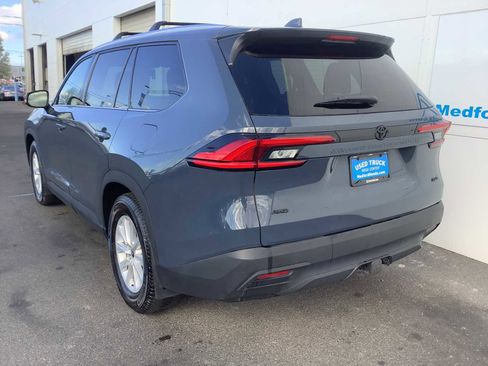 Used 2024 Toyota Grand Highlander AWD image 4