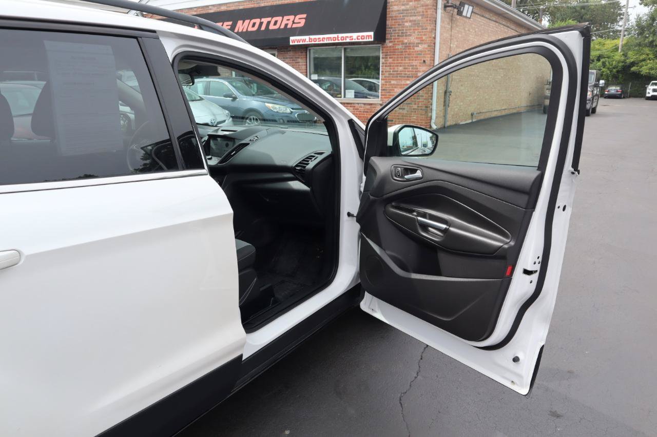 Used 2017 Ford Escape SE w/ Equipment Group 201A AWD/4WD image 10
