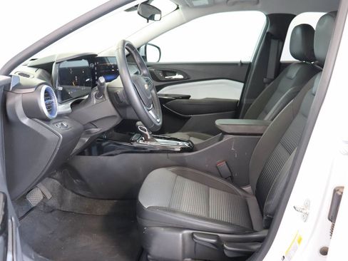 Certified 2024 Chevrolet Trax LT w/ Driver Confidence Package FWD image 8