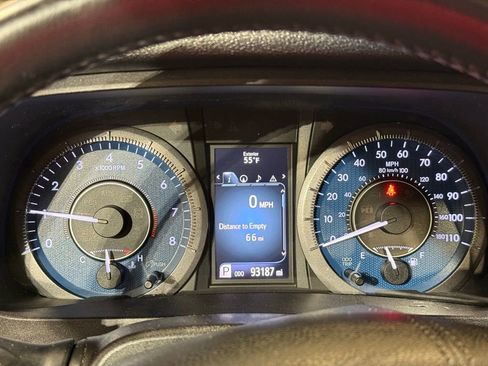 Used 2017 Toyota Sienna Limited Premium image 35