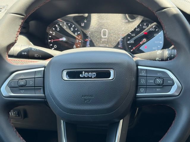Used 2025 Jeep Compass Trailhawk AWD/4WD image 25