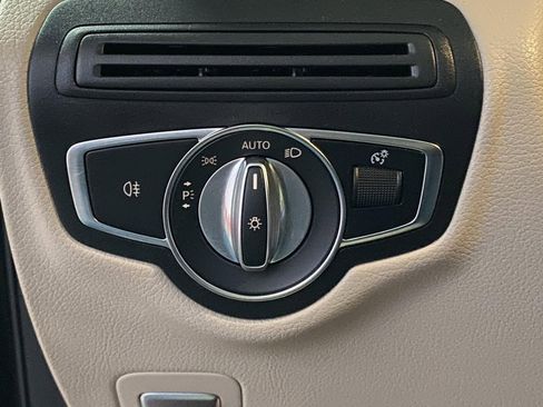 Used 2021 Mercedes-Benz GLC 300 4MATIC image 23