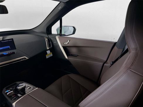 Used 2026 BMW iX xDrive45 image 21