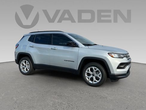 New 2025 Jeep Compass Latitude image 1