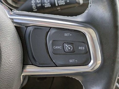 Used 2018 Jeep Wrangler Unlimited Sahara AWD/4WD image 27