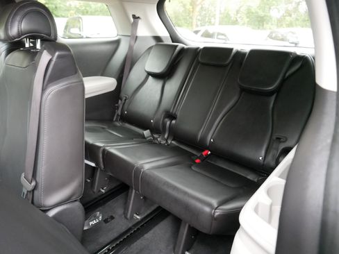 Certified 2024 Kia Carnival LX image 36