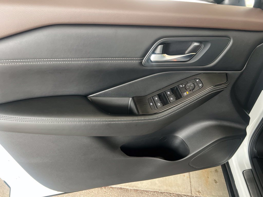 Certified 2023 Nissan Rogue SV w/ SV Premium B Package AWD/4WD image 7