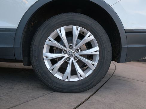 Used 2020 Volkswagen Tiguan S image 41