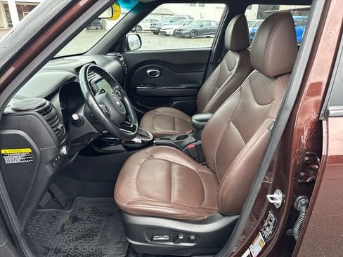 Used 2017 Kia Soul + image 20