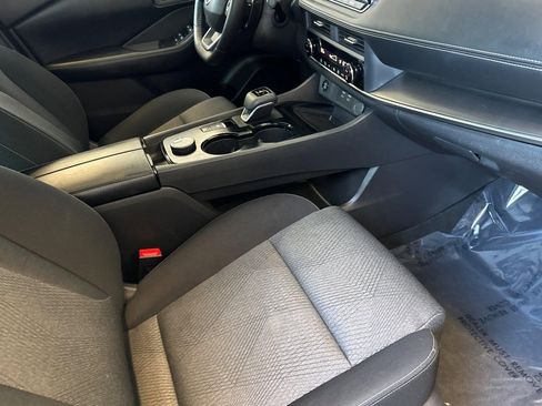 Used 2025 Nissan Rogue SV image 31