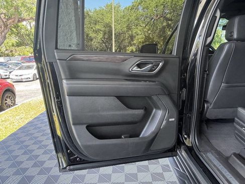 Used 2022 Chevrolet Suburban LT w/ Luxury Package AWD/4WD image 25