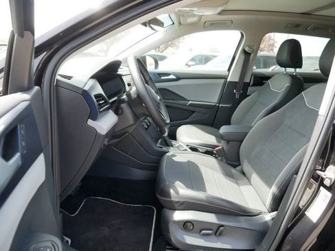 Certified 2023 Volkswagen Taos SE w/ Panoramic Sunroof Package AWD/4WD image 13