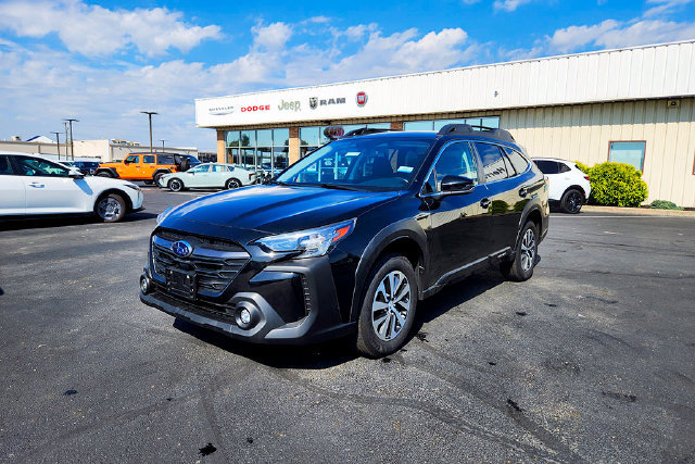 Used 2023 Subaru Outback Premium AWD/4WD image 3