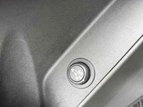 Used 2022 Chevrolet Equinox RS w/ Infotainment Package image 26