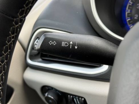 Used 2024 Chrysler Pacifica Touring-L FWD image 20