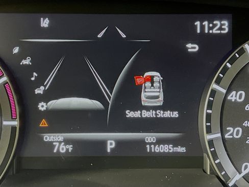 Used 2020 Toyota Highlander XLE FWD image 22