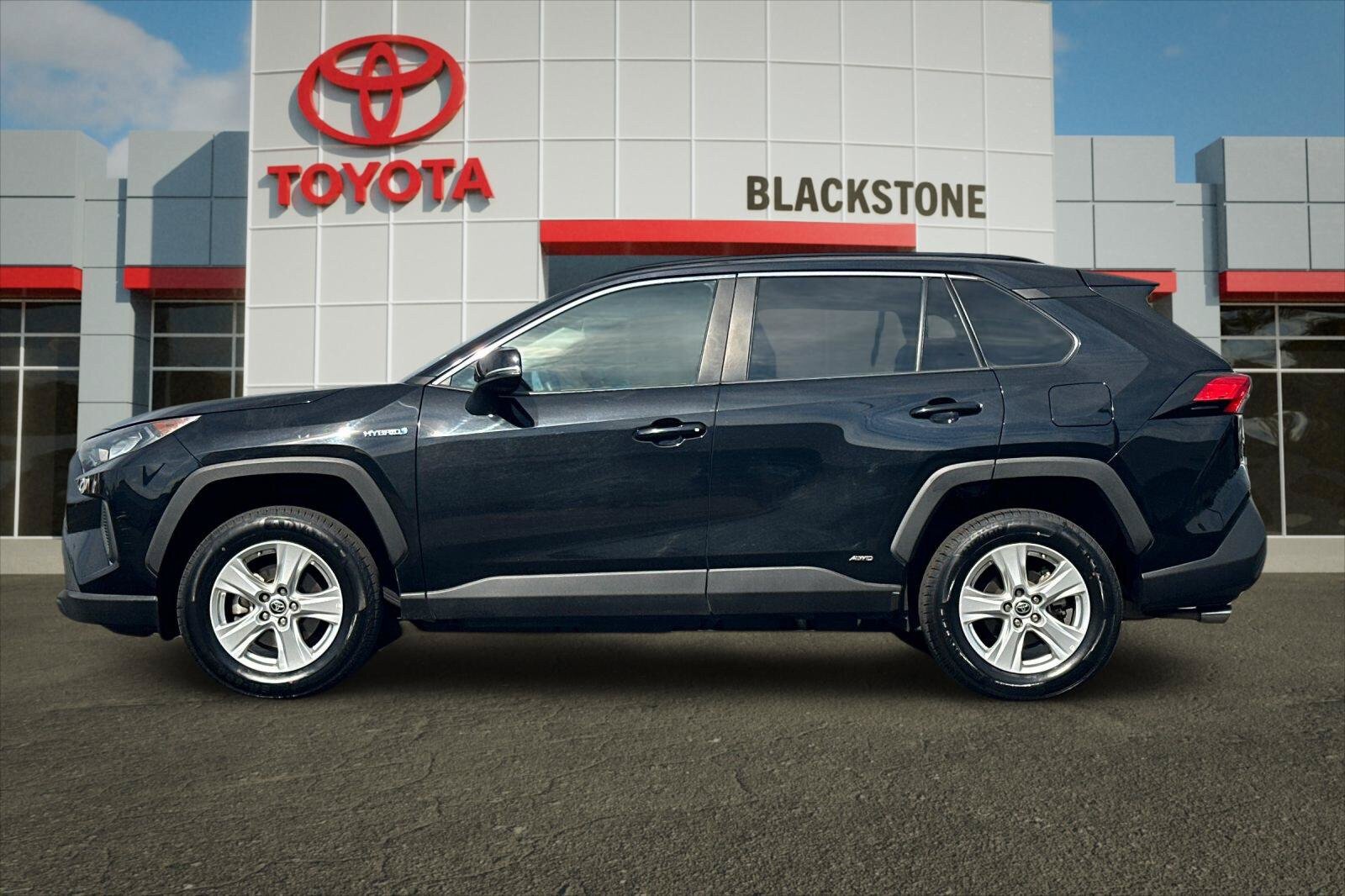 Certified 2021 Toyota RAV4 LE AWD/4WD image 6