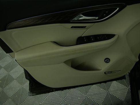 Used 2022 Buick Envision Avenir w/ Technology Package II image 13