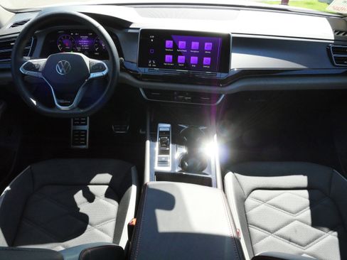 Certified 2025 Volkswagen Atlas Peak Edition SE AWD/4WD image 10