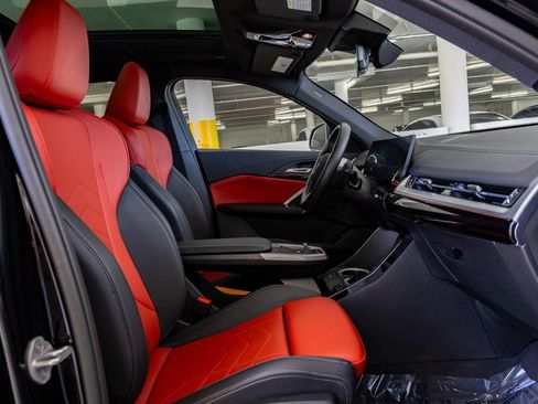 Certified 2025 BMW X2 xDrive28i w/ M Sport Package image 27