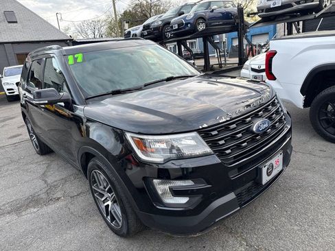 Used 2017 Ford Explorer Sport image 2
