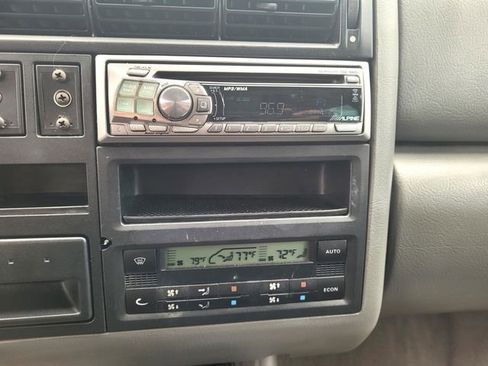 Used 2003 Volkswagen Eurovan MV FWD image 22
