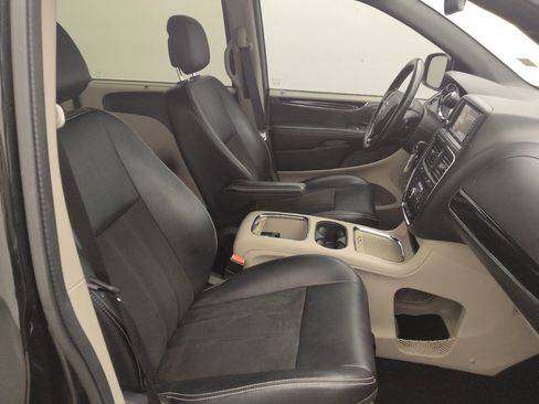 Used 2019 Dodge Grand Caravan SXT w/ Driver Convenience Group FWD image 19