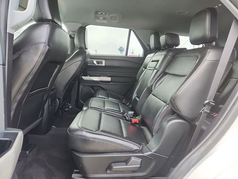 Certified 2022 Ford Explorer XLT w/ Equipment Group 202A AWD/4WD image 6