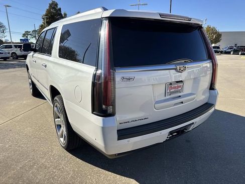 Used 2018 Cadillac Escalade ESV Premium Luxury image 6