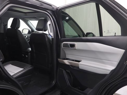Used 2023 Ford Explorer XLT w/ Equipment Group 202A AWD/4WD image 19