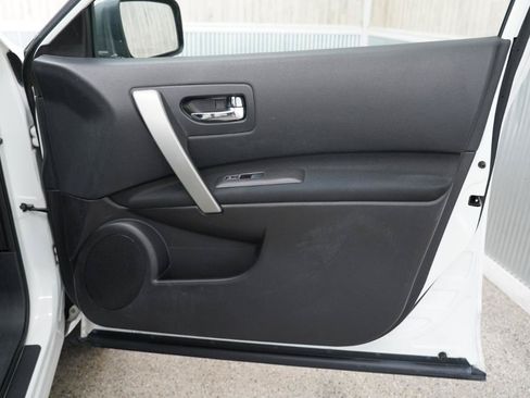 Used 2013 Nissan Rogue SV w/ Premium Pkg FWD image 28