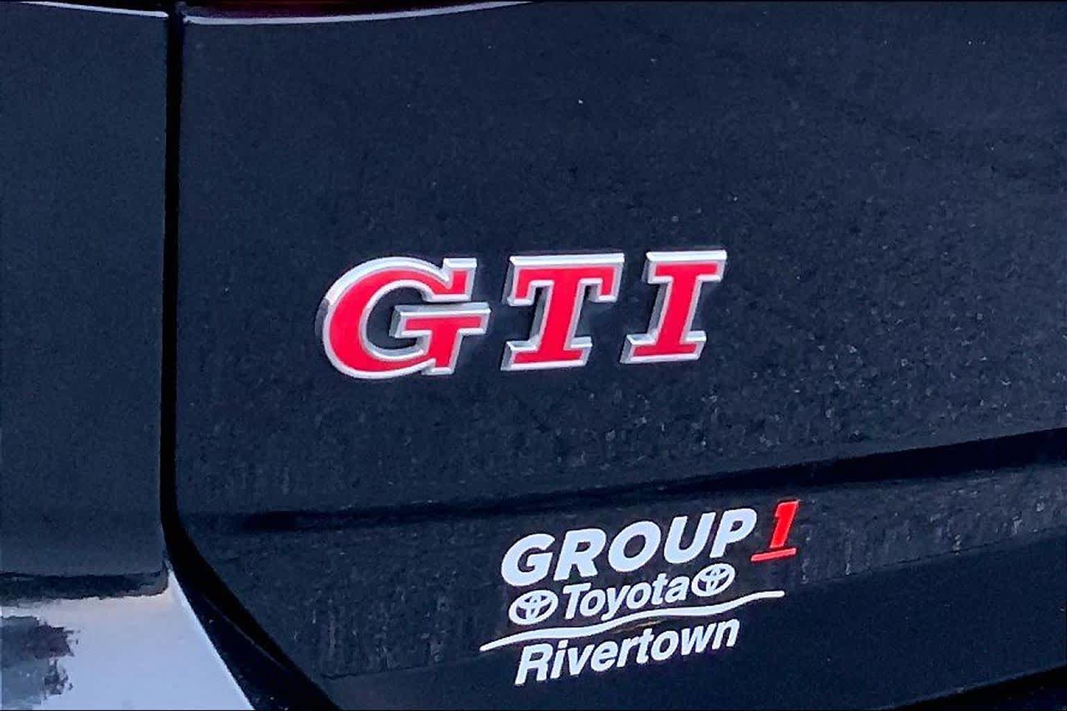 Used 2017 Volkswagen GTI SE FWD image 26