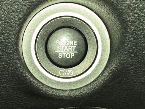 Used 2025 Chrysler Pacifica Limited FWD image 27