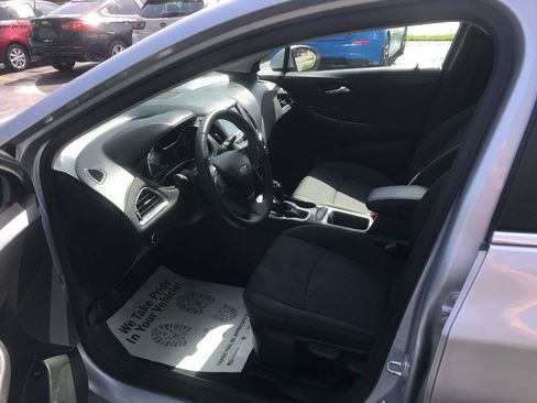 Used 2018 Chevrolet Cruze LT FWD image 9