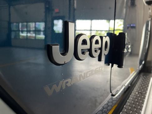 Used 2025 Jeep Wrangler Sport AWD/4WD image 14