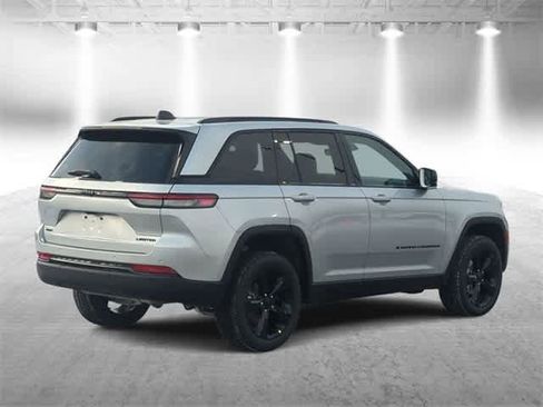 New 2025 Jeep Grand Cherokee Limited image 8