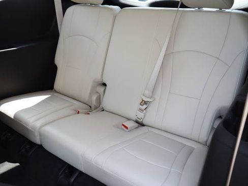 Used 2022 Buick Enclave Essence w/ Experience Buick Package FWD image 7