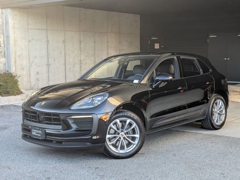 Certified 2025 Porsche Macan AWD/4WD image 1