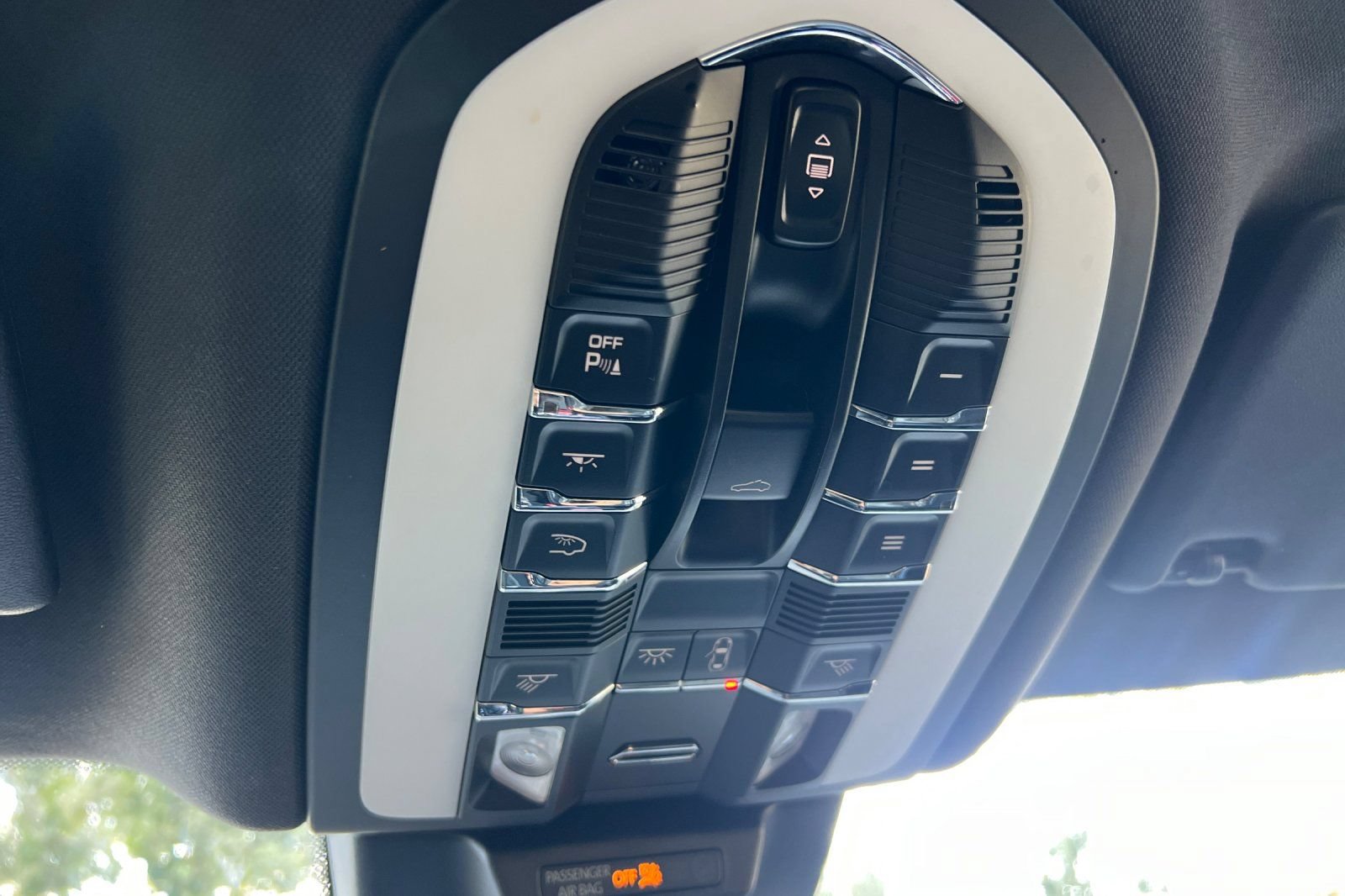Used 2024 Porsche Macan AWD/4WD image 24