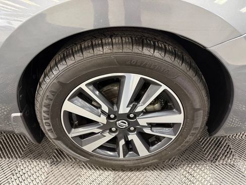 Used 2021 Nissan Versa SV FWD image 17