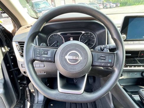 Used 2023 Nissan Rogue SV FWD image 11